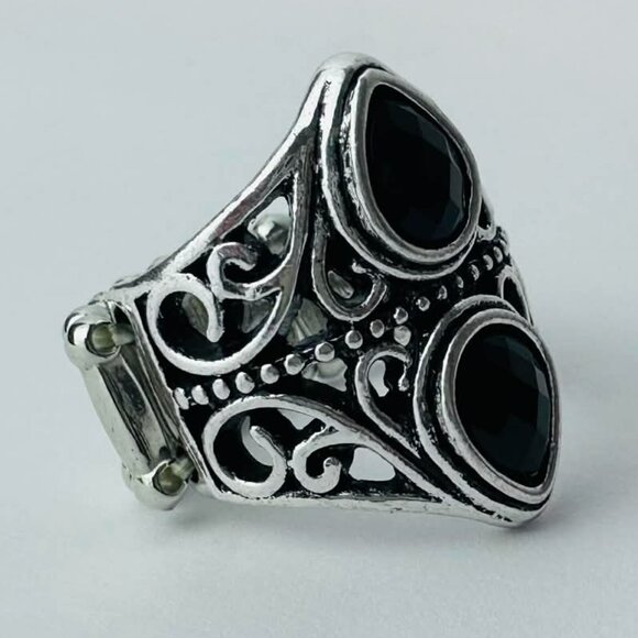 Paparazzi Silver Pearl Cluster Ring – Adjustable Stretch Band - Picture 4 of 5